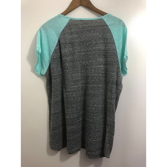 I’m In Love With Derrick Women's Grey Shirt size 2x - Picture 2 of 6